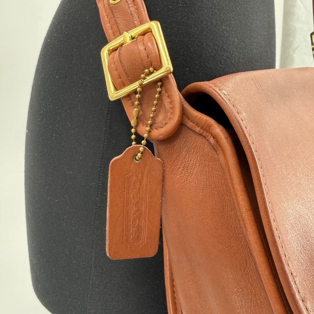 Vintage Coach 9965 Leather Crossbody Bag British Tan City Bag Turnlock Purse - Picture 6 of 16